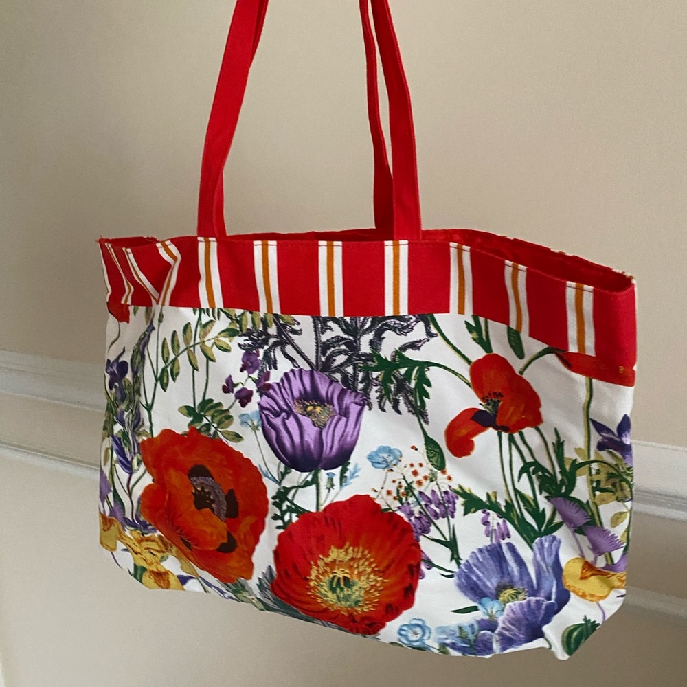 Red beach tote